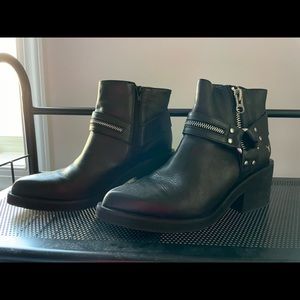 Windosor smith wiire anckle boot.